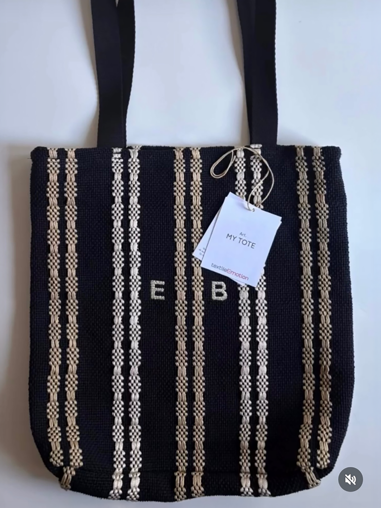 Shopper realizzata con tessuto fatto a mano.Prodotto artigianale fatto in Italia da Textile Emotion